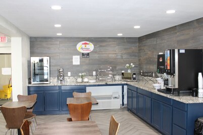 Super 8 by Wyndham Morganton