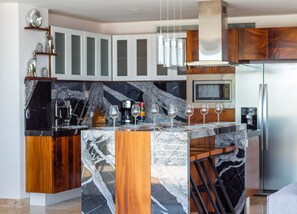Fridge, microwave, stovetop, dishwasher