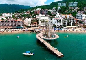 Beach nearby, sun-loungers, beach towels