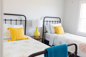4 bedrooms, WiFi, bed sheets - Spacious Relaxing Nashville Home (Nashville)