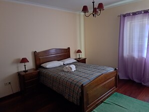 3 bedrooms, iron/ironing board, travel cot, free WiFi