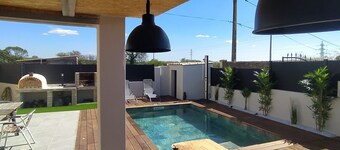 Villa with swimming pool located in a condominium near Béziers
