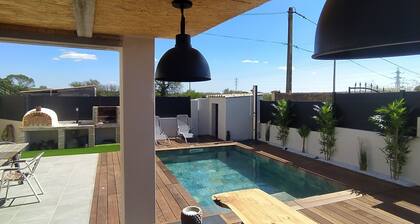Villa with swimming pool located in a condominium near Béziers