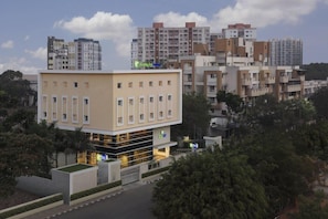 Exterior - Holiday Inn Express Pune Pimpri (Pune)