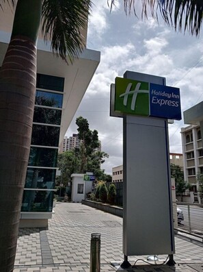 تفاصيل الفندق من الخارج