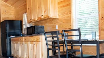 Standard Cabin | Private kitchen | Full-size fridge, microwave, stovetop, coffee/tea maker