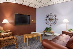 Living area - Travelodge by Wyndham Motel of St Cloud (St Cloud)