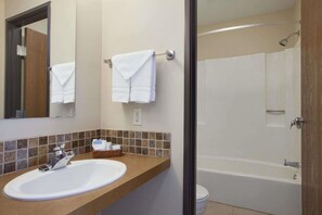Bathroom - Travelodge by Wyndham Motel of St Cloud (St Cloud)