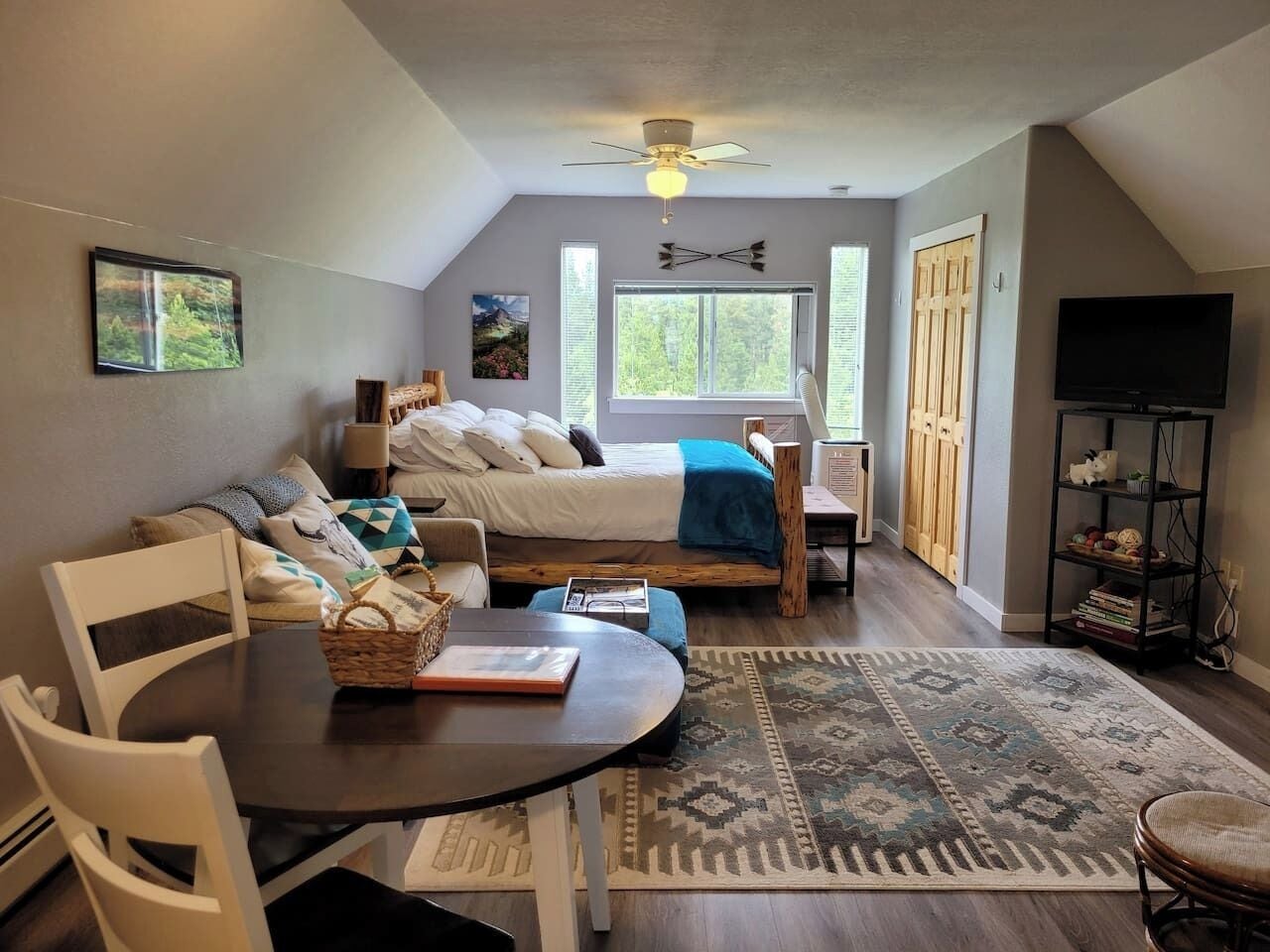 办公桌、熨斗/熨衣板、免费 WiFi、床单