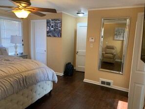 1 habitación, escritorio, tabla de planchar con plancha y wifi gratis 