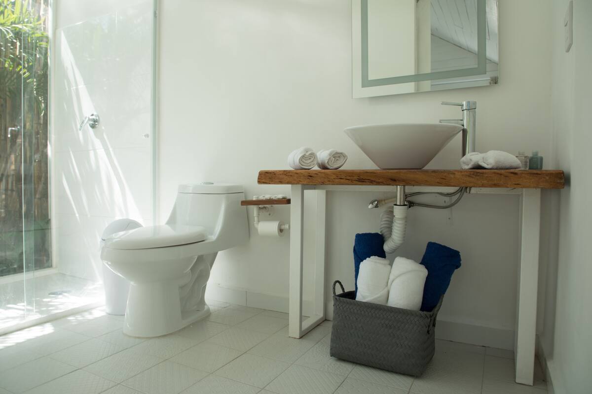 deluxe cabin | in-room safe, iron/ironing board, bed sheets