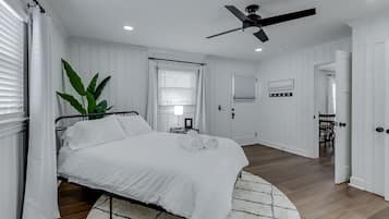 2 bedrooms, iron/ironing board, WiFi, bed sheets