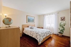 4 chambres, fer et planche à repasser, accès au Wi-Fi (inclus)