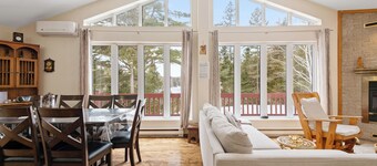 Chalet Spa Villa Sinaia le paradis au bord du lac, le trésor caché de Lanaudiere