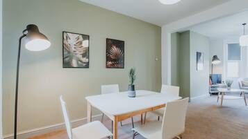 Villa | In-room dining