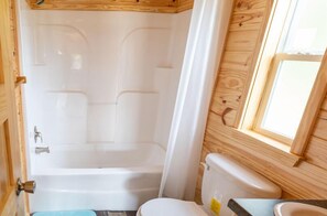 Standard Cabin | Bathroom
