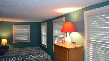 2 chambres, fer et planche à repasser, accès au Wi-Fi (inclus)