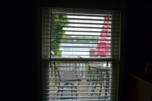 Interior - Akron Portage Lakes Peaceful Lakefront
Charming 2-bedroom home / amazing view (Akron)