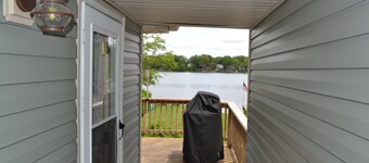 Akron Portage Lakes Peaceful Lakefront
Charming 2-bedroom home / amazing view