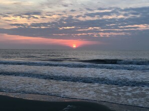 Beach nearby, sun-loungers, beach towels