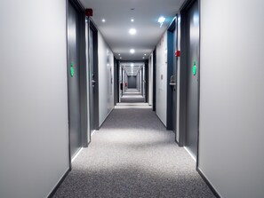 Standard Twin Room | Desk, soundproofing, free WiFi, bed sheets