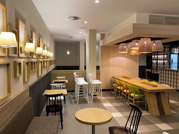 Dagelijks ontbijtbuffet (EUR 9 per persoon)