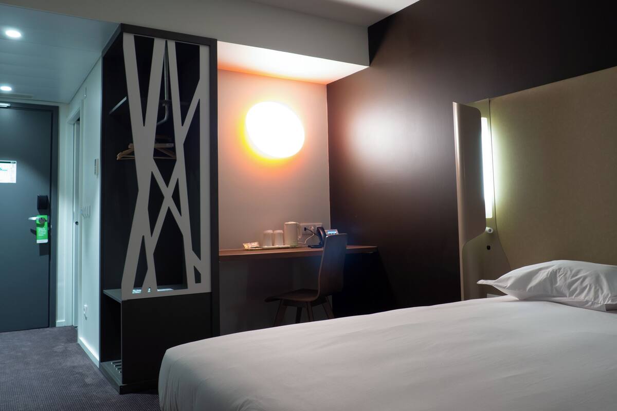 Desk, free WiFi, bed sheets