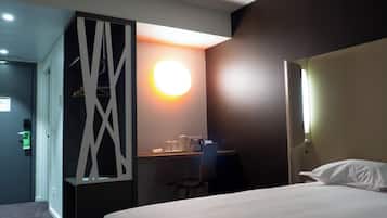 Quarto casal standard | Escrivaninha, Wi-Fi de cortesia, roupa de cama