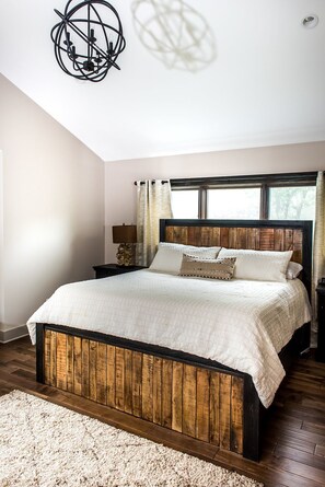 6 bedrooms, iron/ironing board, free WiFi, bed sheets