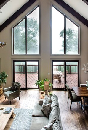 Smart TV, fireplace, stereo