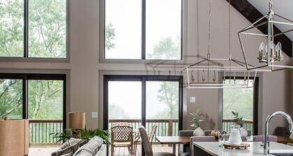 Designer Home: A+ Views HotTub Pool GameRoom Grill