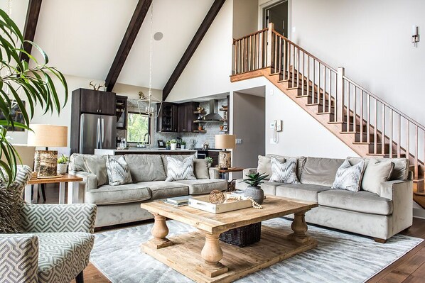Smart TV, fireplace, stereo