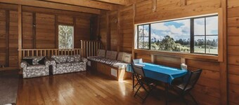 Eco-Friendly River Retreat in Inglewood