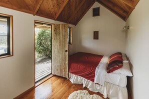 3 bedrooms, bed sheets