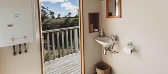 Eco-Friendly River Retreat in Inglewood