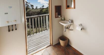 Eco-Friendly River Retreat in Inglewood