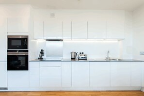 Private kitchen - Clover Court By Q Apartments (London)