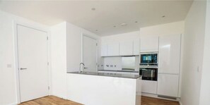 Private kitchen - Clover Court By Q Apartments (London)