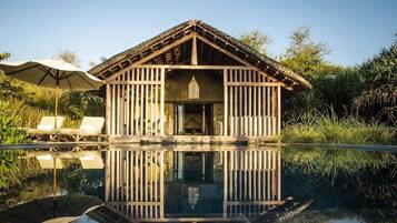 ุงูู
ูุดุฃุฉ ู
ู ุงูุฎุงุฑุฌ