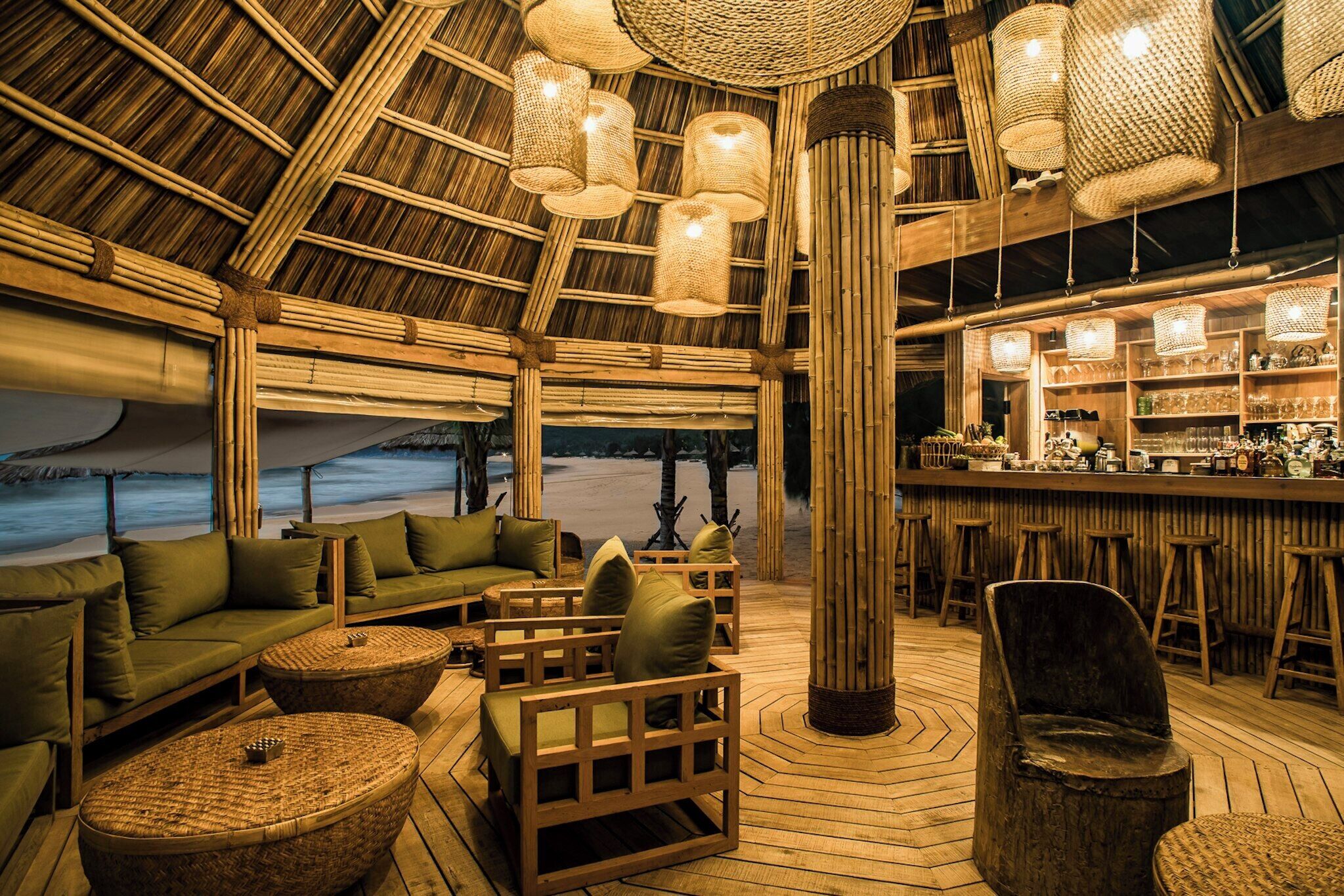 Bar (trong khuôn viên)