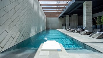 Indendørs pool