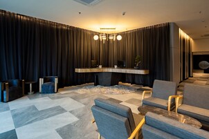 Siddeområde i lobbyen