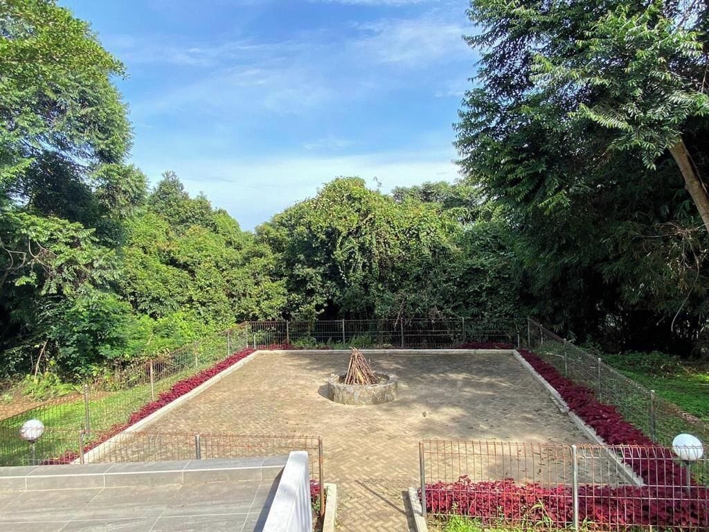 المنطقة المحيطة بالمنشأة