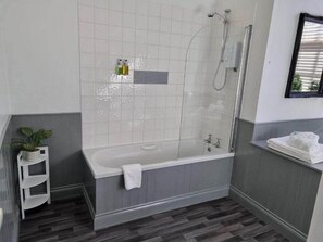 Bathroom - OYO The Leven (Middlesbrough)