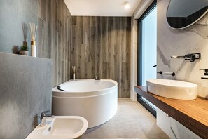 Bathtub, hair dryer, towels
