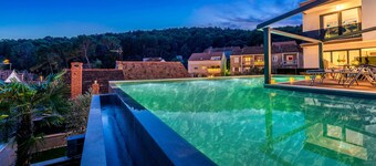 Villa Emotha-Five Bedroom villa with Pool