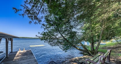 Island Property on Lake Muskoka! 4brdm, 3 bath! Best Internet! SUP, Kayak