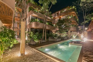 Outdoor pool, open 8:00 AM to 9:00 PM, free pool cabanas, pool loungers -  Zereno Tulum Beach Club Access (Tulum)