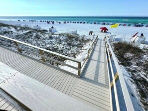 Beach nearby, sun loungers - 🏖️ Maravilla ~ private beach ~ includes beach setup of 4 chairs, 2 umbrellas 🏖️ (Miramar Beach)