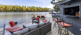 3+ bdrm, 3 bath, Bunkie, Luxury, Lake Muskoka, Miles of boating on the Big 3!